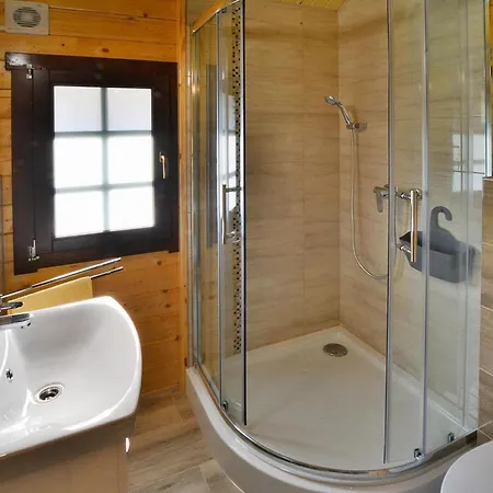 Homes, Prázdninový dům *